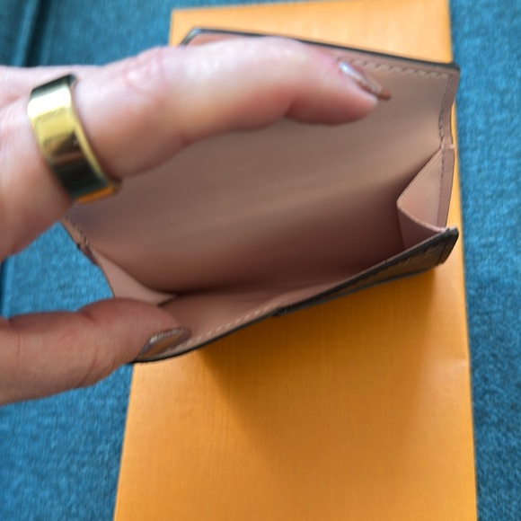 Louis Vuitton Celeste Wallet. M81665 - Picture 3 of 10